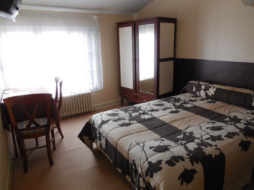 Hotel Le Lion D'Or Salbris Rom bilde