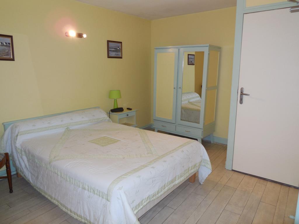 Hotel Le Lion D'Or Salbris Eksteriør bilde