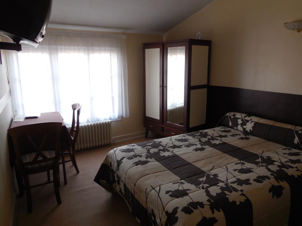 Hotel Le Lion D'Or Salbris Rom bilde