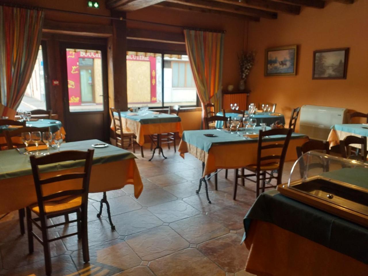 Hotel Le Lion D'Or Salbris Eksteriør bilde